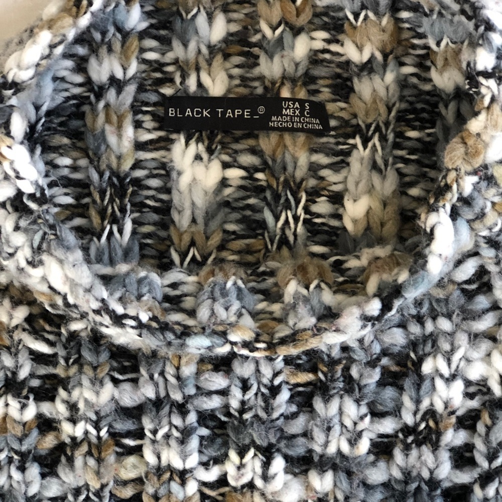 Black Tape Women's Cable Knit Sweater Could fit medium - Picture 3 of 8